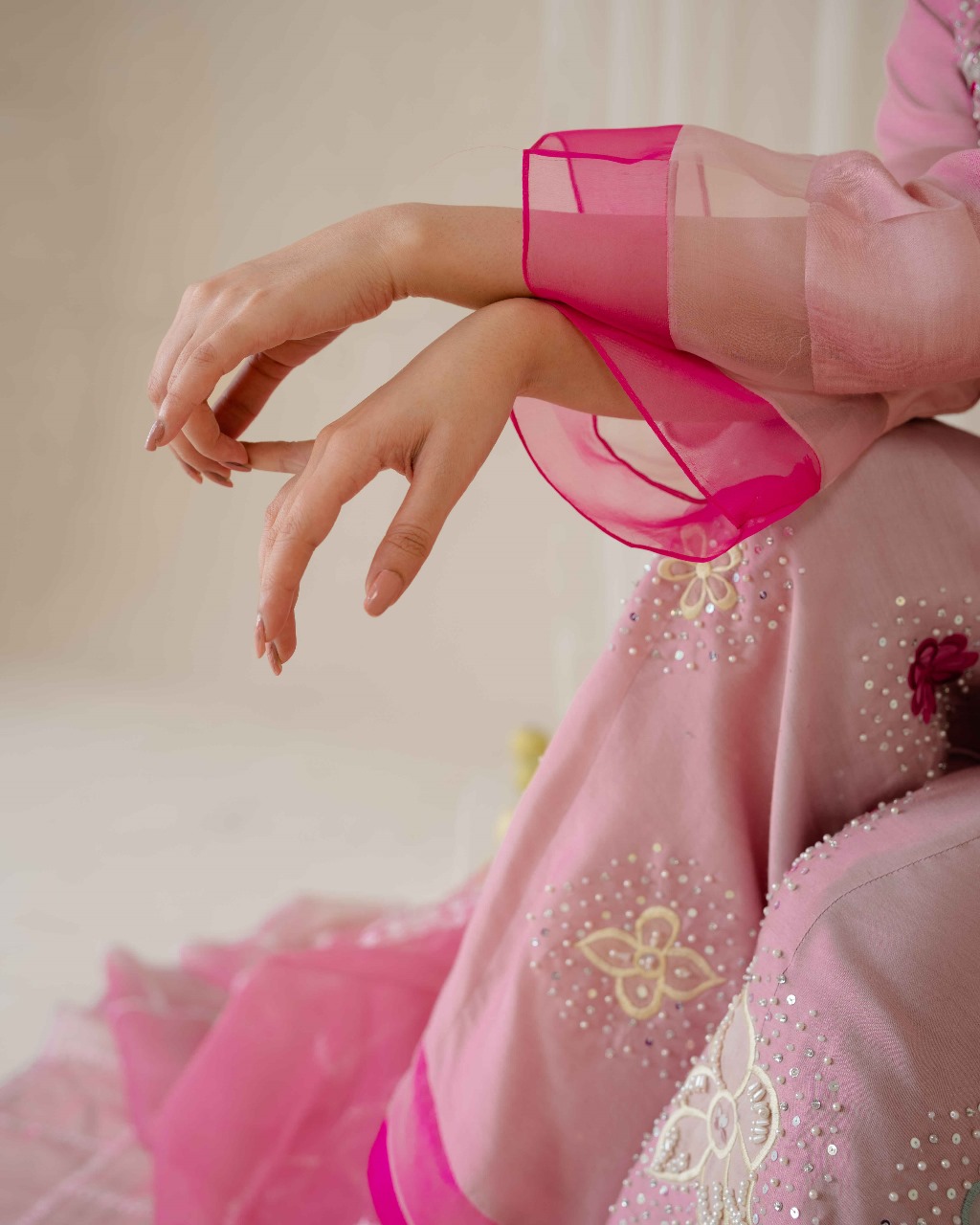AAIRA | Pink