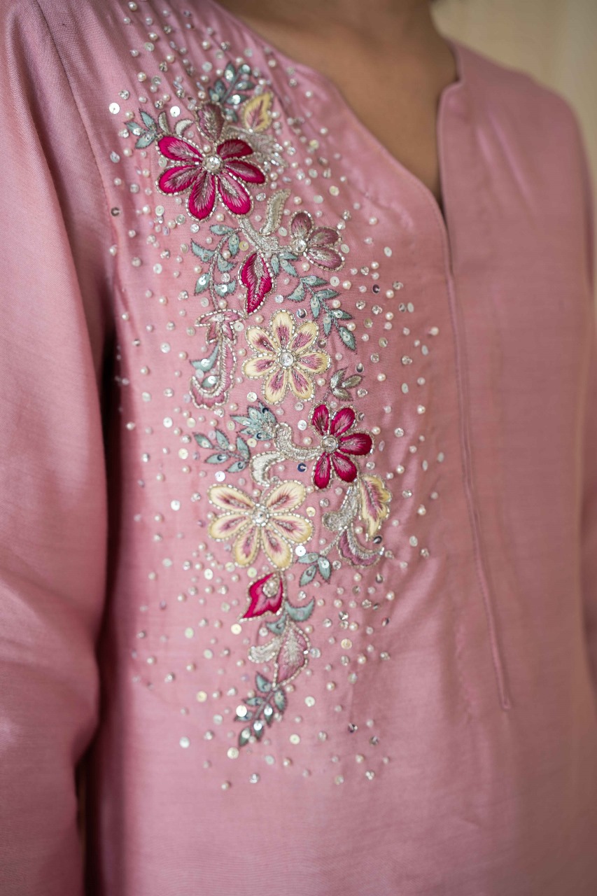 AAIRA | Pink
