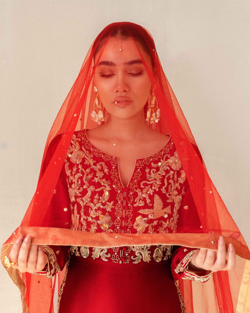 AAIRA | Red