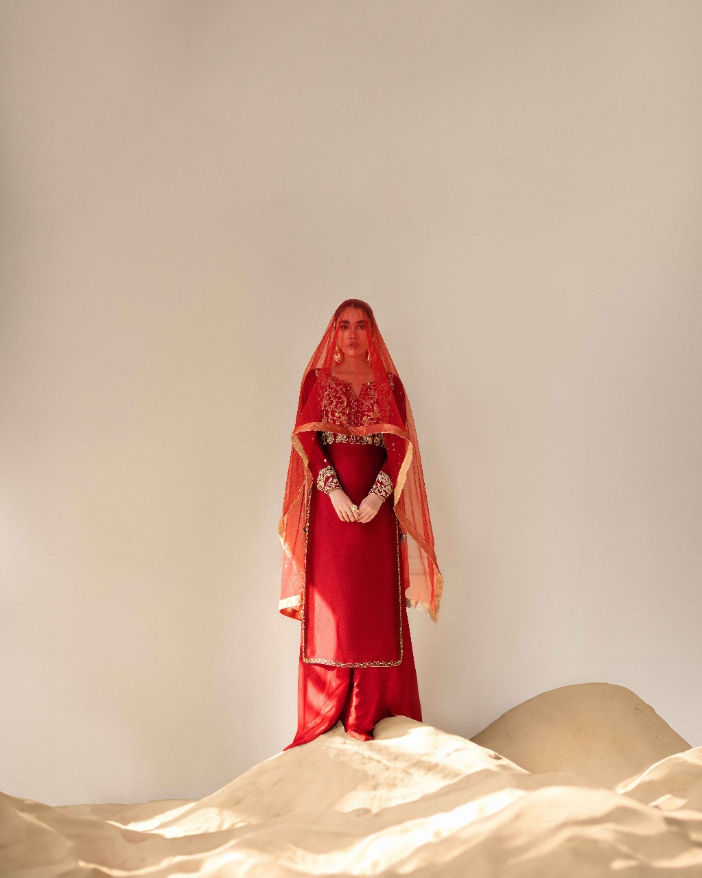 AAIRA | Red