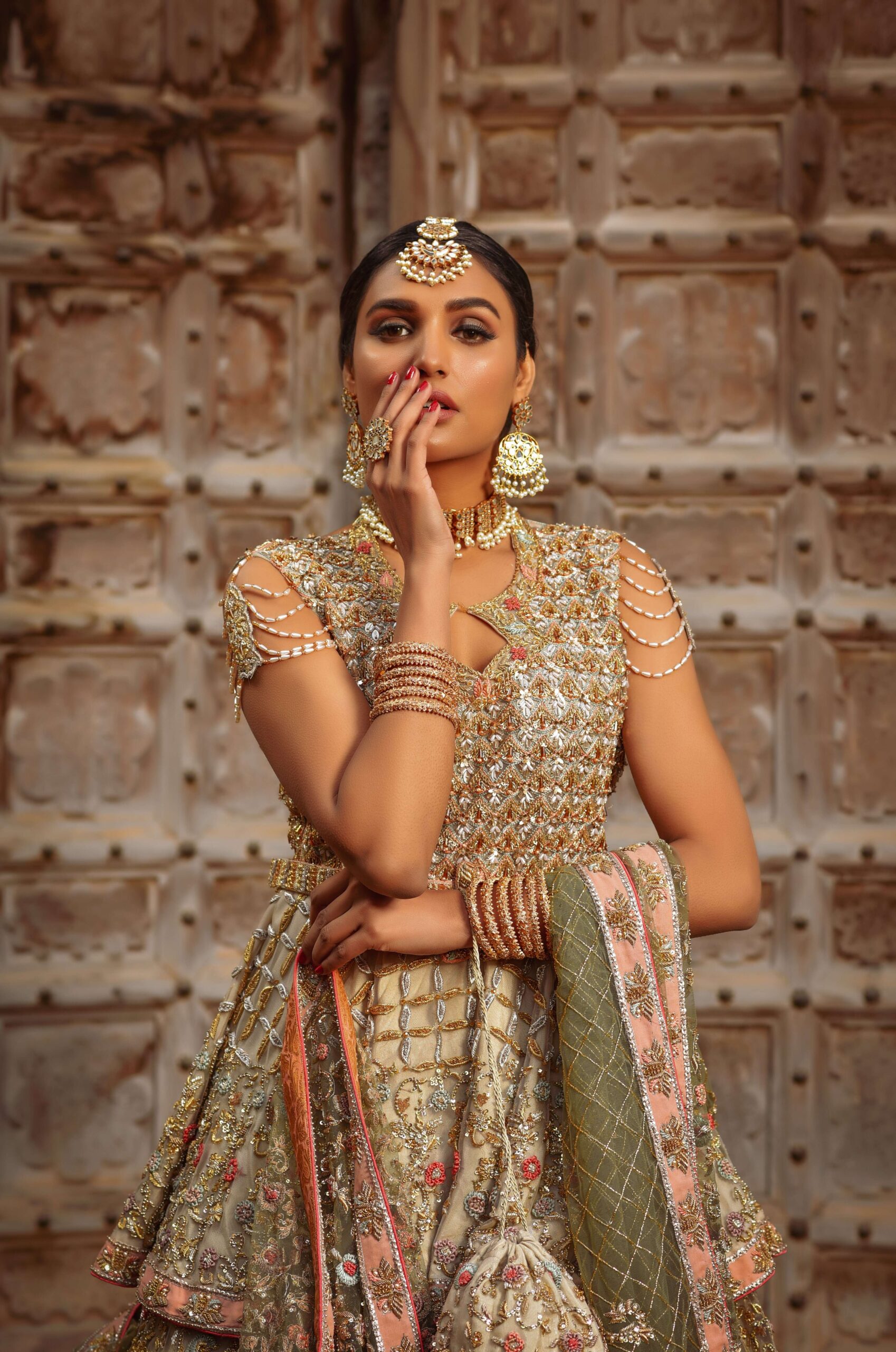HUSN E JAHAN
